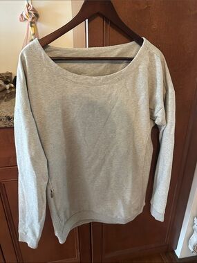 Arcteryx Light Gray Long Sleeve Sweatshirt